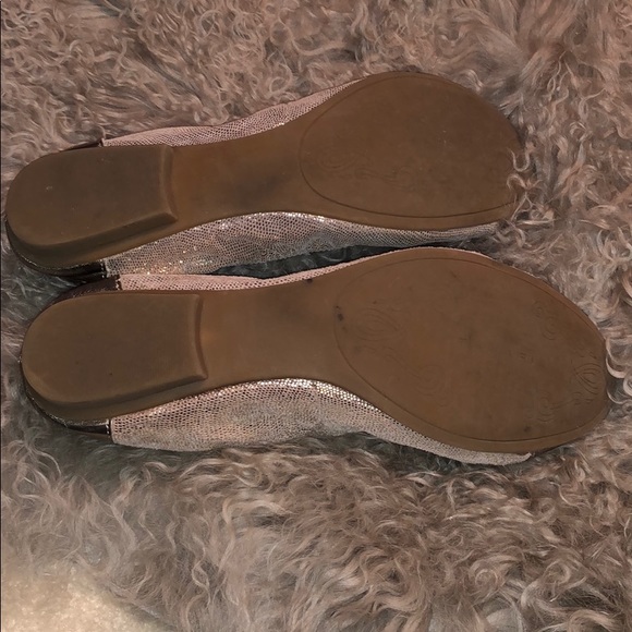TAHARI gold leather flat!  SO CUTE! - Picture 5 of 5